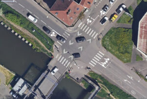 Propositions de marquages cyclables sur la rue de Malzéville (Sas vélo, chevrons) en vue de dessus