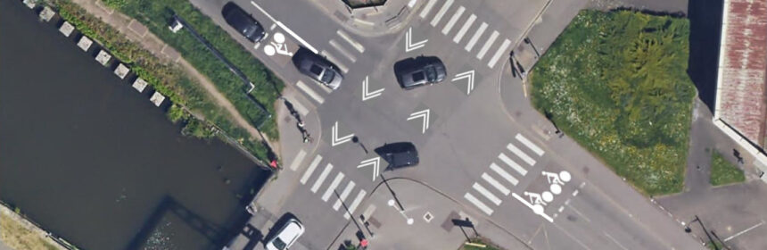 Propositions de marquages cyclables sur la rue de Malzéville (Sas vélo, chevrons) en vue de dessus