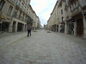 Le nouveau profil de la rue Gambetta en zone piétonne, profil similaire à la rue des Dominicains