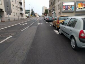 Avenue du Général Leclerc depuis la place des Vosges vers le chemin de fer